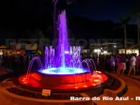 Fonte Luminosa em Barra do Rio Azul, diversas cores.